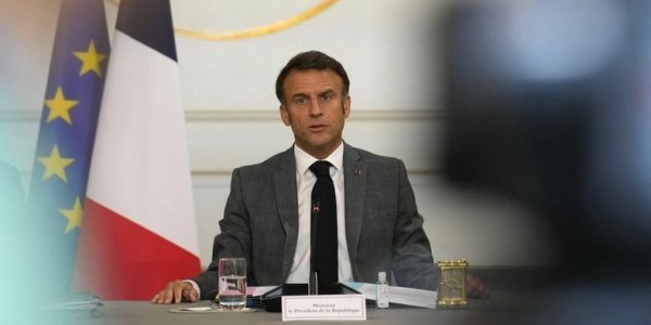 Interview au 20h : Macron veut se faire mousser après les visites du pape François et de Charles III 