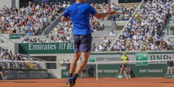 « On m’a craché un chewing-gum » : une star belge s’en prend au public de Roland-Garros et regrette de « ne voir ça qu’en France »
