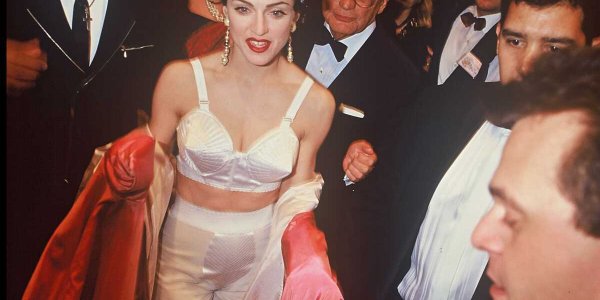 FASHION STORY – Le corset “provocant” de Madonna au Festival de Cannes de 1991