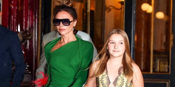 PHOTOS – Victoria Beckham et Harper en robes de soirée assorties : le duo mère-fille plus complice que jamais