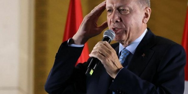 Erdogan réélu en Turquie : une victoire biaisée, révélatrice des déchirures du pays 