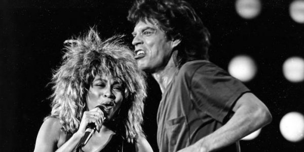 Mort de Tina Turner : Mick Jagger, Gloria Gaynor et Magic Johnson lui rendent hommage