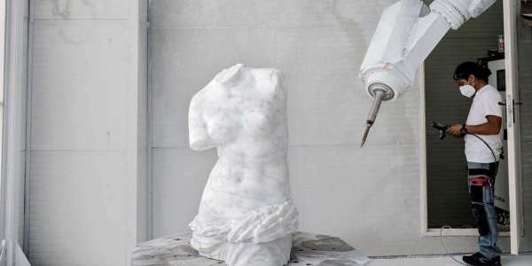 Ce robot sculpteur se taille un nom auprès des artistes
