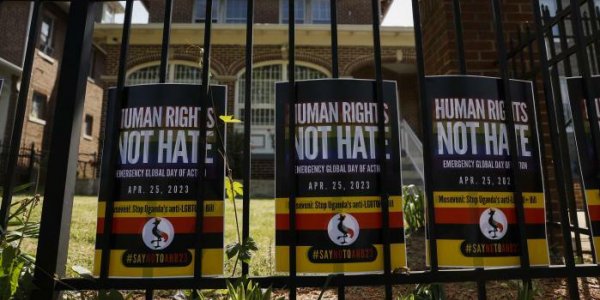 Ouganda : la promulgation d'une loi "anti-homosexualité" provoque l'indignation