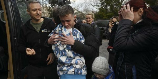 Guerre en Ukraine : ce que l'on sait des déportations d'enfants ukrainiens par la Russie, auxquelles s'attaque l'Union européenne