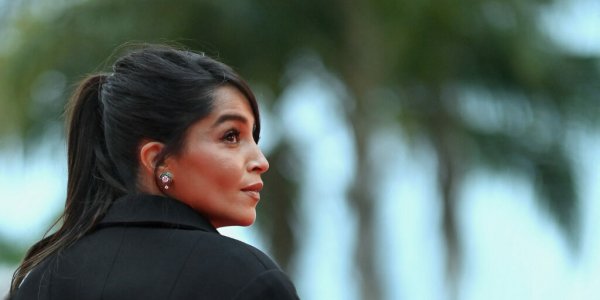 Cannes 2024 : Leïla Bekhti, pourquoi s’est-elle affichée sur le tapis rouge avec une petite pastèque ?