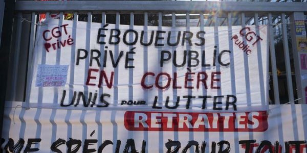 Prise de parole d'Emmanuel Macron : "On entre en résistance", lancent les grévistes de l'incinérateur d'Issy-les-Moulineaux en réaction à l'interview