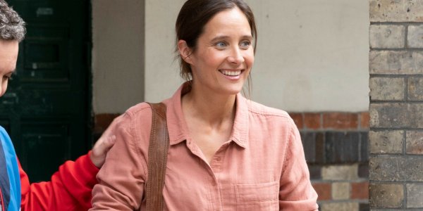 Julie de Bona remplacera Guillaume Labbé dans la saison 2 de « L’école de la vie »