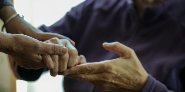 Débat sur la fin de vie : l'Ordre des médecins se dit "défavorable" à la participation des médecins à l'euthanasie