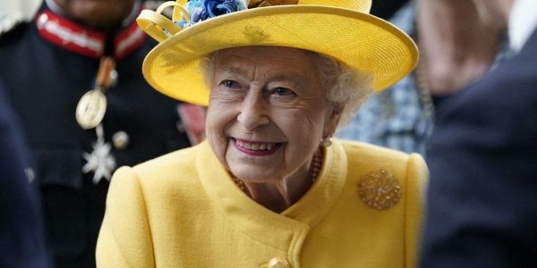 Elisabeth II : souriante lors de cette nouvelle apparition publique