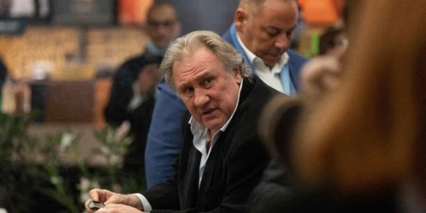 Gérard Depardieu et sa compagne impliqués dans une énorme altercation à Rome : un photographe violemment frappé par l’acteur ?