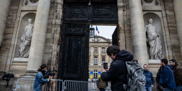 Mairie de Bordeaux incendiée : un individu mis en examen pour "incendie volontaire"
