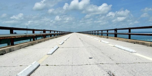 Dans les Keys en Floride, l'Overseas Highway, une véritable "autoroute flottante" de 180 kilomètres