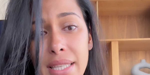 "C'est un appel à l'aide" : Ayem Nour en larmes, elle demande l'aide d'Emmanuel Macron pour rentrer en France