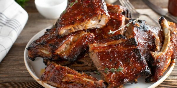 Travers de porc au barbecue : nos recettes et astuces pour la cuisson