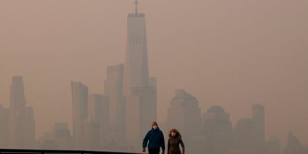 New York plongée dans les fumées des feux de forêts au Canada