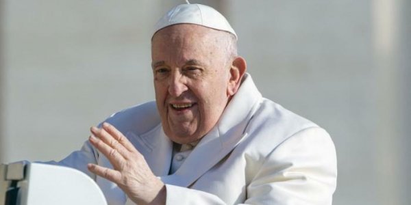 Hospitalisation du pape François : son état de santé, en "nette amélioration", devrait lui permettre de sortir bientôt de l'hôpital