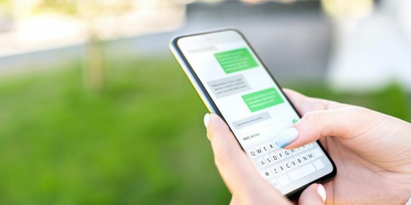 Arnaques : comment signaler un SMS frauduleux ?