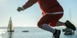 Le Père Noël se jette dans la mer Adriatique à Portoroz, en Slovénie