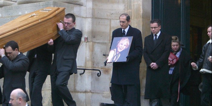 Sophie Daumier : &agrave; quoi ressemble la tombe de l'actrice et ex-femme de Guy Bedos ?