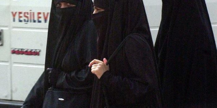 Interdiction du port de la burqa : qu’en est-il chez nos voisins européens ?