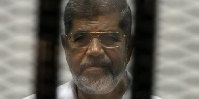 Egypte : l'ancien président Mohamed Morsi condamné à mort 