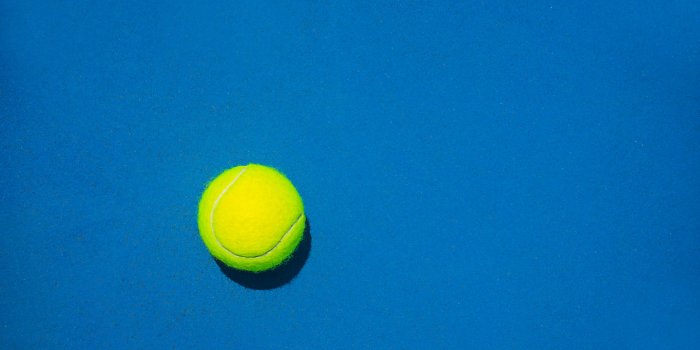 Ménage : l'astuce de la balle tennis pour un parquet impeccable