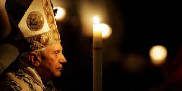 Démission de Benoît XVI : le pape a-t-il été poussé par un lobby gay ?
