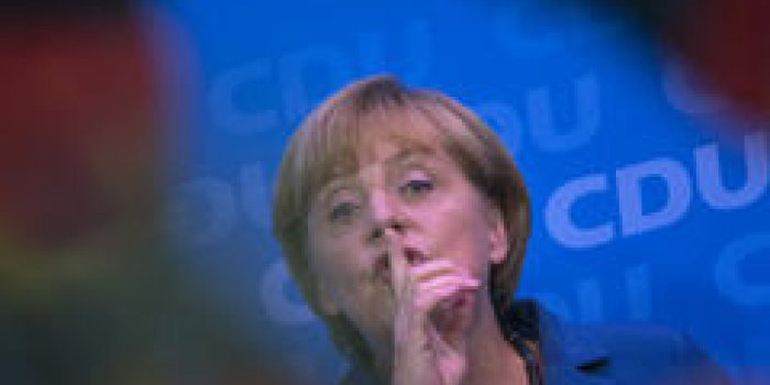 Le portable d’Angela Merkel serait-il espionné par les Etats-Unis ?