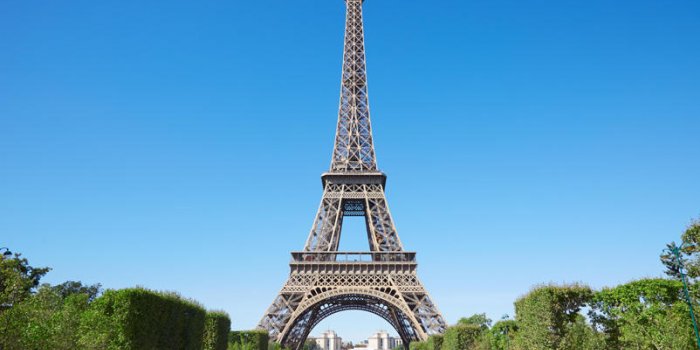 Tour Eiffel : pourquoi énerve-t-elle les touristes ?
