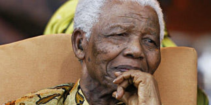 Afrique du Sud : le pays suspendu à l’état de santé de Mandela