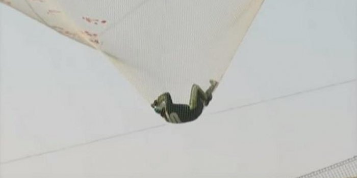 VIDÉO Il réalise l'exploit de sauter à 7 600 mètres d’altitude… sans parachute !