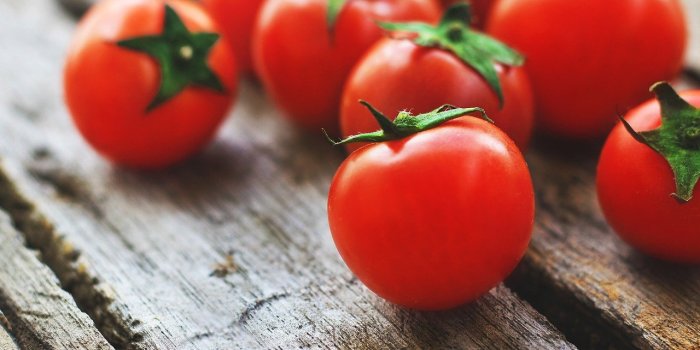 Tarte fine aux tomates et aux oignons : la recette légère et gourmande !