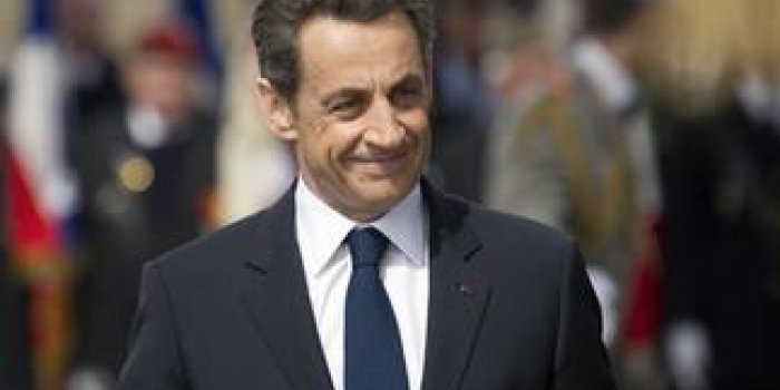 Retour de Sarkozy en politique : les signes qui sèment le doute