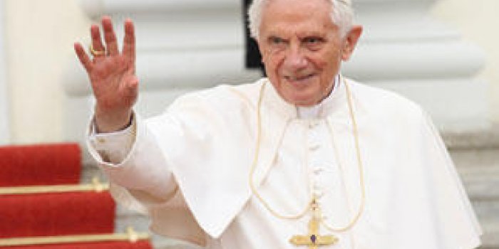 Démission de Benoît XVI : "le droit" et "le devoir"