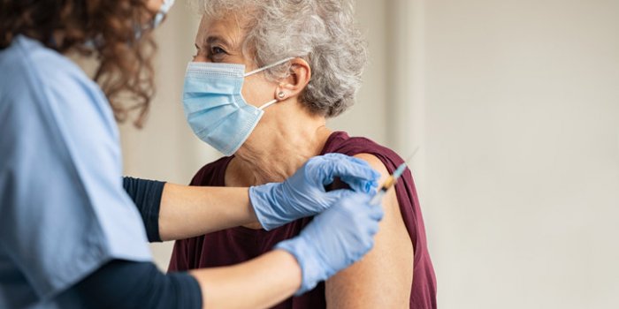 Arnaque à la vaccination : retraités, soyez prudents