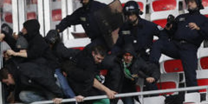 Football : des sièges arrachés et des supporteurs blessés à Nice