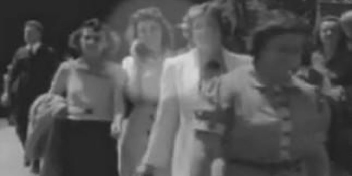 Vidéo : une femme avec un téléphone portable en 1938 ?