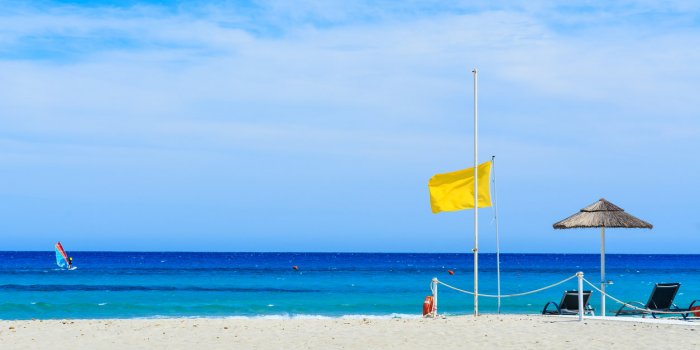 Vacances à la plage : que signifient les nouveaux drapeaux de baignade ?