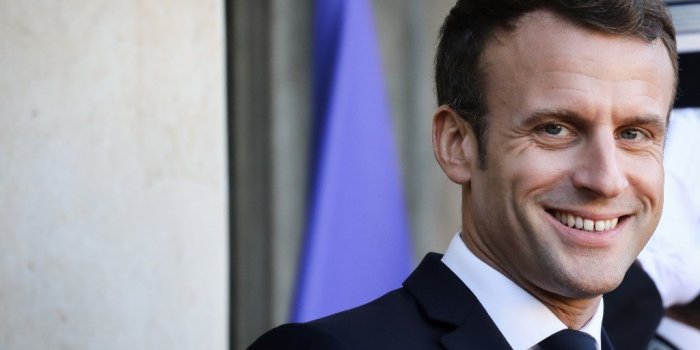 Pourquoi Emmanuel Macron se frotte-t-il les mains en ce moment ?