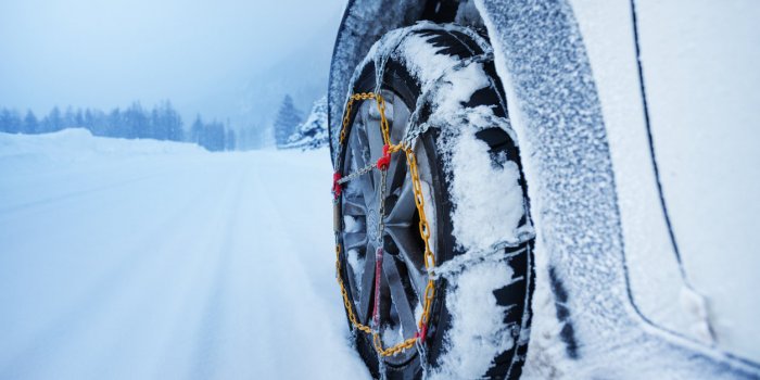 Pneus hiver obligatoires : pouvez-vous vous contenter de chaînes sur vos pneus d'été ?