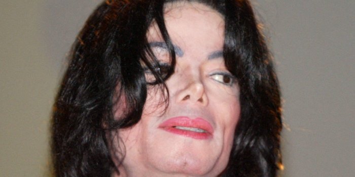 "Un trou à la place de son nez" : les terribles révélations de l'autopsie de Michael Jackson 11 ans après sa mort 