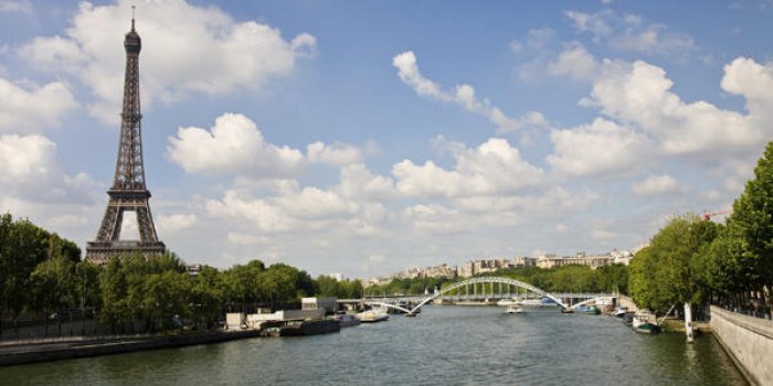Il vend l'eau de la Seine aux touristes "romantiques"