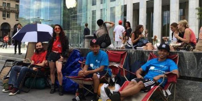 Ces gens qui ont fait la queue pour l'iPhone 6 &agrave; travers le monde