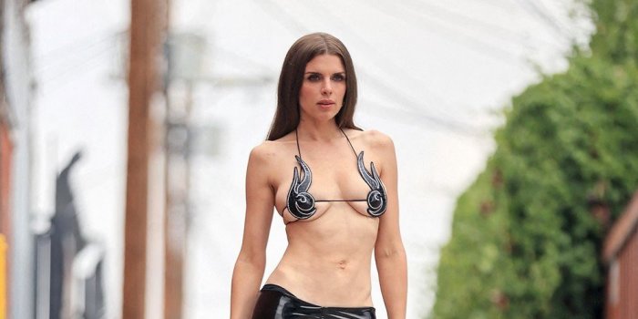 Julia Fox : la star fait sensation en bikini et talons hauts &agrave; Los Angeles