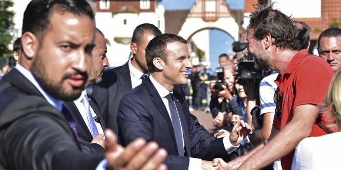Alexandre Benalla : ces photos qui montrent sa proximit&eacute; avec Emmanuel Macron