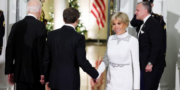 Brigitte Macron &agrave; la Maison-Blanche : sa divine robe fendue attire tous les regards