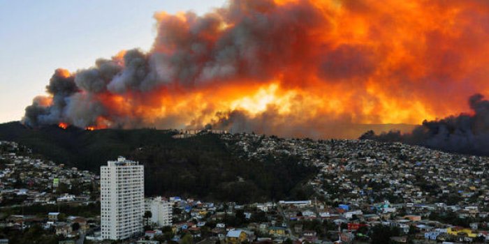 Chili : les images du spectaculaire incendie de Valparaiso