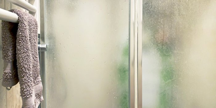 Humidit&eacute; : 6 astuces dans une salle de bain sans VMC