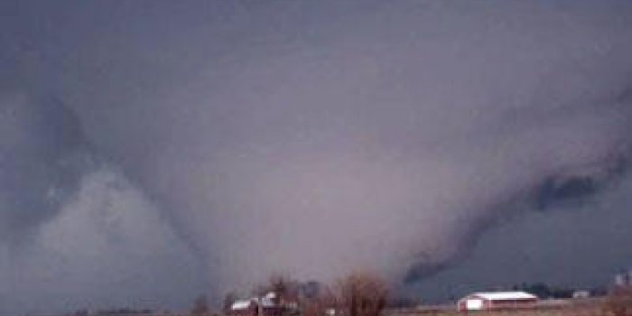 En images : l'Illinois d&eacute;vast&eacute; par une tornade